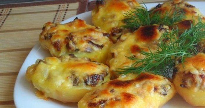 Cartofi la cuptor umpluti cu cascaval