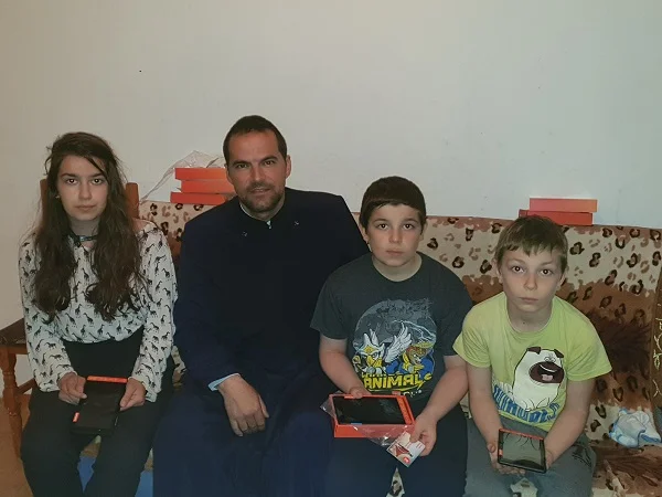 Marian Tudor, un preot din județul Vrancea este înger pentru copiii și mamele aflate în nevoie