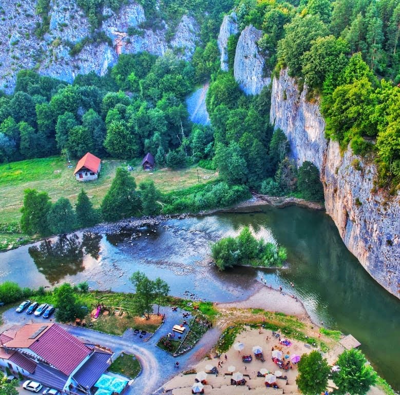 Plaja Sălbatică din Șuncuiuș, Un Colț de Rai Ce Rivalizează cu Thailanda