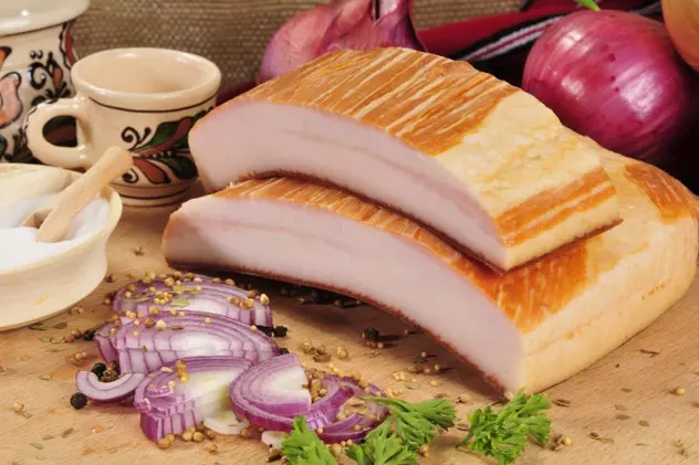 ȚUICĂ cu SLĂNINĂ și CEAPĂ