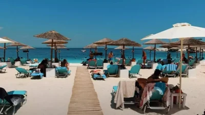 Prețuri de neimaginat pentru un șezlong în Thassos. O româncă dezvăluie suma exorbitantă din 2024
