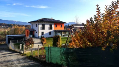 Reguli dure pentru proprietarii de case! Ce nu ai voie să faci dacă stai la curte