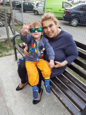 Fiul Ioanei Tufaru, refuzat de patru școli. Cum a reușit să-i cumpere rechizite cu doar 17 lei datorită unui ajutor neașteptat.