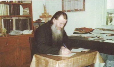 Notează păcatele pe care le-ai făcut, apoi stai în genunchi înaintea sfintelor icoane şi le repetă de şapte ori cu căinţă şi cu lacrimi! Ce e bine să faci după aceea