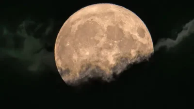 Super-Luna din 17 octombrie aduce transformări radicale pentru trei zodii. Vezi cum te influențează acest fenomen cosmic!