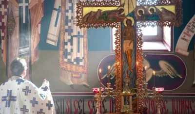 Atunci când se săvârşeşte Sf. Liturghie, Altarul este plin de îngeri