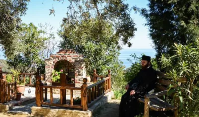 Muntele Athos: Păzeşte-te de acest păcat, tu şi copiii tăi, ca să nu suferiţi toată viaţă şi să aveţi legătură de blestem din neam în neam