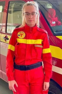 Îngerii de lângă noi. O voluntară SMURD a salvat un bărbat, cu ajutorul unei femei de pe stradă