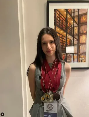 Violeta Bănică, fiica Andreei Marin, cucerește SUA: 9 medalii la World Scholar’s Cup și o experiență de neuitat