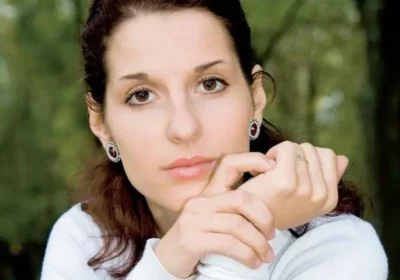 M-am casatorit de tanar, la numai 25 de ani, cu Madalina, o fata frumoasa si sincera de la tara