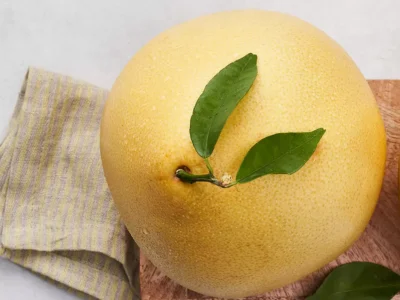 Descoperă cum pomelo reduce colesterolul, detoxifică ficatul și ajută la slăbit