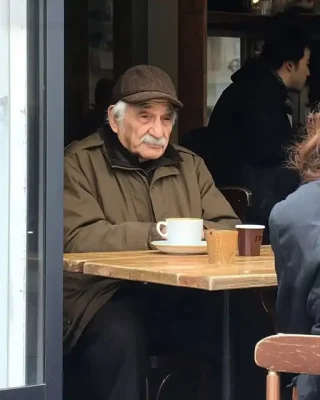 Un bătrân ne-a vizitat cafeneaua timp de 20 de ani