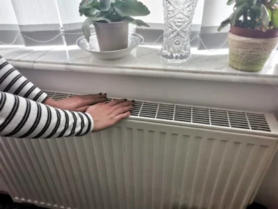 Greșeala pe care o fac toți iarna! Cât de des TREBUIE aerisite caloriferele ca să ai o casă BINE ÎNCĂLZITĂ și facturi mai mici?