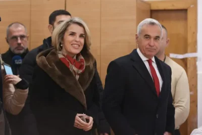 Românii, chemați la urne de Ziua Națională. Cine a votat deja și care sunt pașii pentru a-ți găsi secția de votare