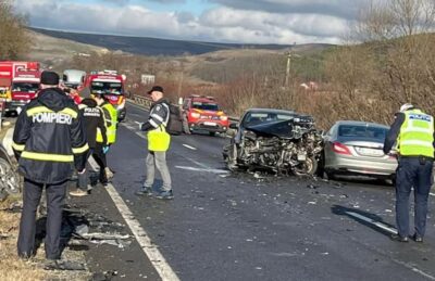 Doi copii și doi adulți transportați de urgență la spital! Accident groaznic