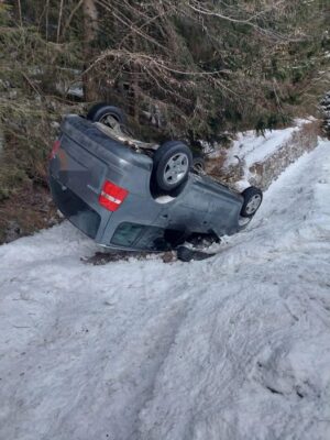 Accident grav pe Transfăgărăşan! S-a rostogolit cu maşina!