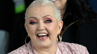 „Un far de dragoste și putere”. Linda Nolan, membră a trupei The Nolans, a murit la 65 de ani
