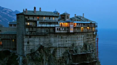 Rugăciunea de grabnic ajutor de la Muntele Athos. Îndepărtează relele și ispitele!