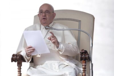 Papa Francisc este intr o situatie tot mai grava