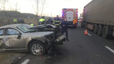 Tragedie pe șosea în Mehedinți: Un mort și două persoane rănite într-un accident cumplit