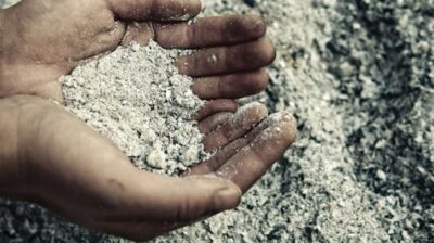 Cenușa care îngroapă Craiova! Coșmarul locuitorilor din Bariera Vâlcii continuă în fiecare iarnă