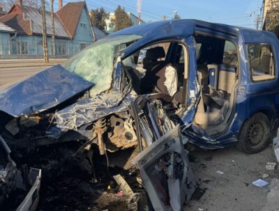 Amenzi usturătoare pentru românii care nu curăță trotuarele și țurțurii – ce prevede legea