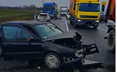 Carambol pe DN2: Trafic blocat după un accident cu trei mașini și un camion
