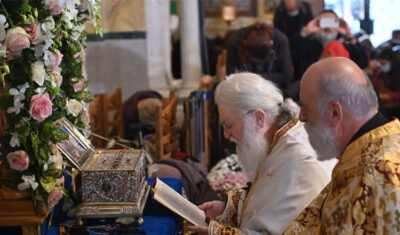 Puterea izvorâtă din Brâul Maicii Domnului! Panglica atinsă de brâul Maicii Domnului are mare putere de vindecare!