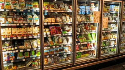 Strategia ascunsă a supermarketurilor. Cum îți influențează alegerile fără să-ți dai seama