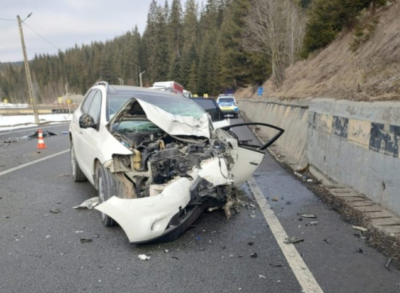 Accident rutier grav în Suceava: patru persoane implicate, trei transportate la spital