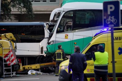 Tragedie pe străzile Barcelonei! Zeci de răniți după coliziunea a două autobuze