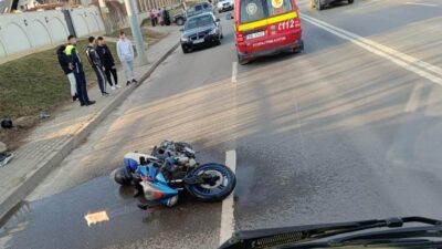 Accident grav în Moara Grecilor! Motociclist de 16 ani, rănit după o coliziune cu un autoturism
