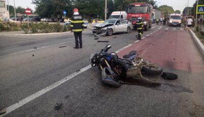 Accident rutier grav în Mioveni! Un motociclist transportat la spital după coliziune cu un autoturism
