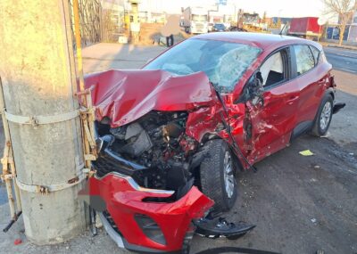 Impact violent pe DN 65B! Un bărbat a ajuns la spital după coliziunea dintre un autoturism și un autocamion