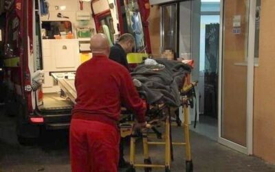 Accident de muncă grav în Câmpulung Moldovenesc! Un muncitor a căzut de pe acoperiș
