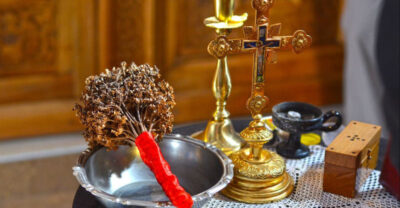 Tradiția lunii martie: De ce recomandă preoții sfințirea locuinței împotriva farmecelor și energiilor negative