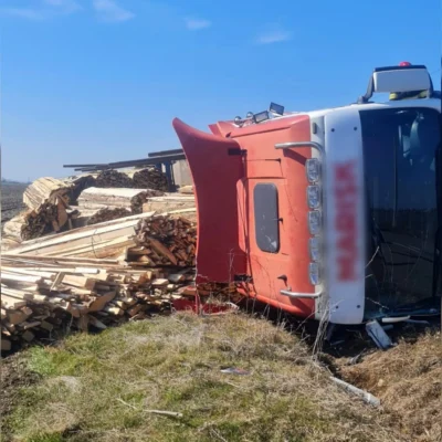 Accident grav pe DC 116: Un autotren s-a răsturnat, intervenție promptă a echipelor de salvare