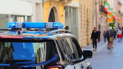 Tentativă de omor în Italia! Un român și-a atacat soția și fiul cu un cuțit