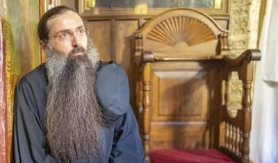 ”Fraților, luați aminte, rugați-vă cu rugăciunea inimii…„Fiţi atenţi, că este armă nucleară! Zguduie pe diavol, îl face să dispară