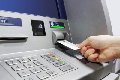 ATENȚIE, ROMÂNI! Bancom din Spania pot reține banii tăi fără avertisment — iată cum poți rămâne fără cash în vacanță!