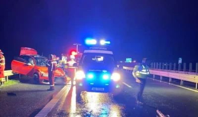 Accident pe A1 spre Curtea de Argeș! Mașină intrată într-un parapet, o persoană preluată de ambulanță!