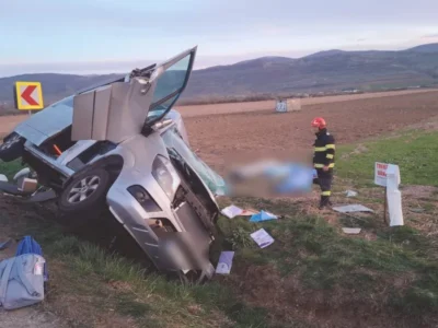 Accident devastator pe DN1C! Un tir a intrat în coliziune cu un microbuz, 8 persoane rănite, 3 victime încarcerate