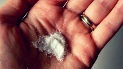 Cum să scapi natural de insomnii și dureri de cap: zahăr și sare sau ceai de banane, remedii surprinzătoare din bucătărie