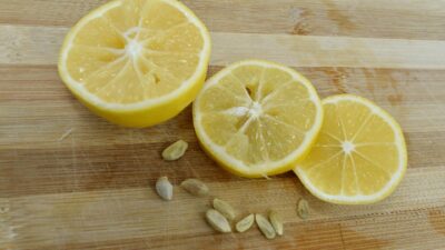 Coaja de lămâie: sursă naturală de antioxidanţi, detoxifiere și protecție cardiovasculară