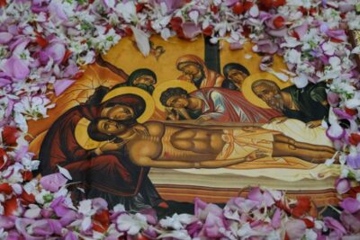 Vinerea Mare 2025: de ce este interzis să faci cozonaci și care este semnificația Prohodului Domnului?