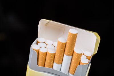 Fumătorii trebuie să prezinte buletinul pentru a cumpăra țigări: noi reguli impuse de ANPC