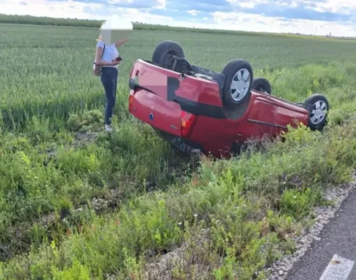 Breaking! Autoturism răsturnat în Rociu! O femeie asistată de SMURD, situația este în dinamică!