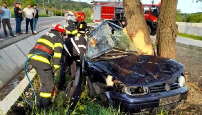 Accident grav în Iași! Tânăr de 30 de ani în stare critică după ce a intrat cu mașina într-un copac!