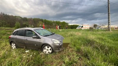 Accident grav pe cel mai nenorocit drum din Argeș! Mașina a zburat pe câmp!