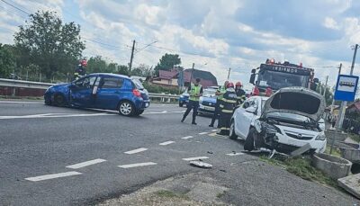 Accident grav în Argeș! Două mașini distruse și două persoane rănite în urma impactului!